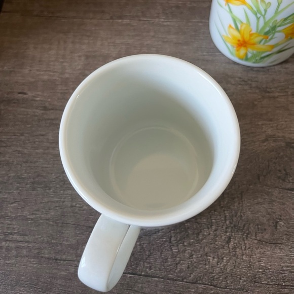 Toscany Collection Japan Butterfly & Floral Vintage Cup with lid Set of 4 - Picture 4 of 11